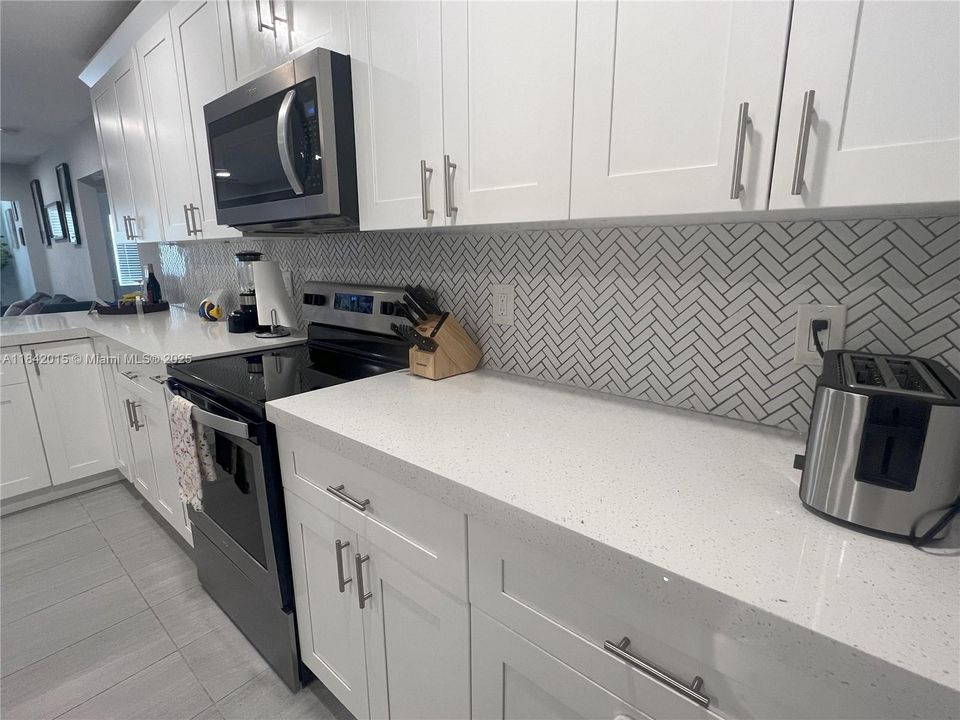 Recently Rented: $3,050 (3 beds, 2 baths, 1218 Square Feet)