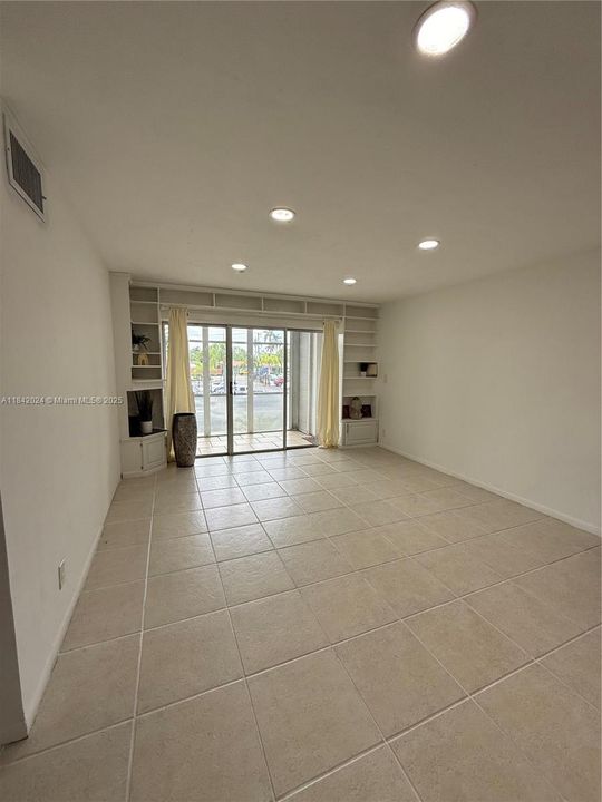 En Venta: $235,000 (2 camas, 1 baños, 850 Pies cuadrados)