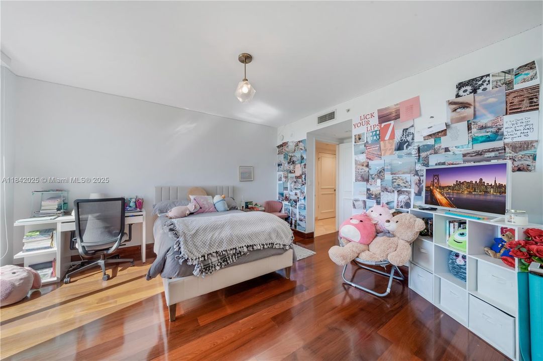 Недавно продано: $2,999,900 (3 спален, 4 ванн, 3112 Квадратных фут)