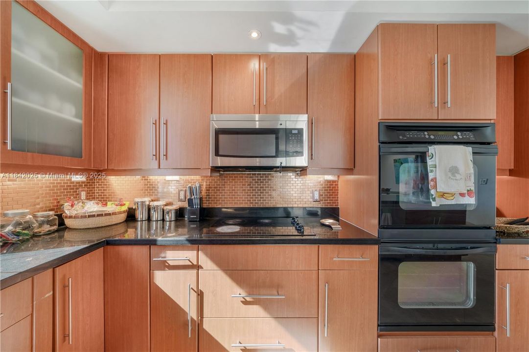 Недавно продано: $2,999,900 (3 спален, 4 ванн, 3112 Квадратных фут)