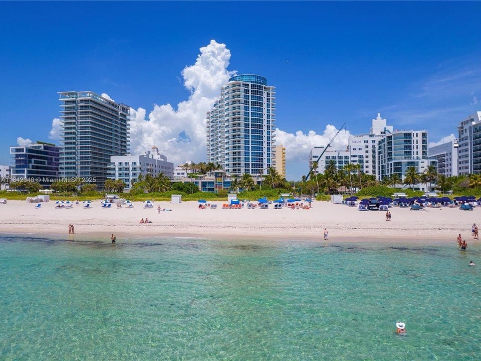 Recently Sold: $1,950,000 (2 beds, 2 baths, 1354 Square Feet)