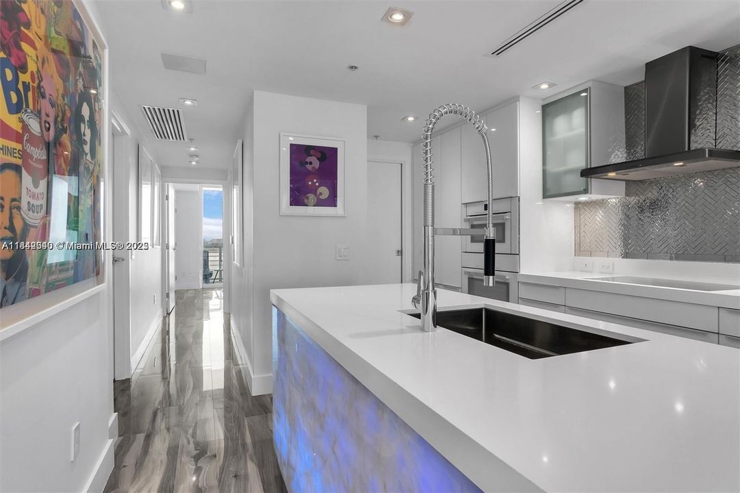 Recently Sold: $1,950,000 (2 beds, 2 baths, 1354 Square Feet)