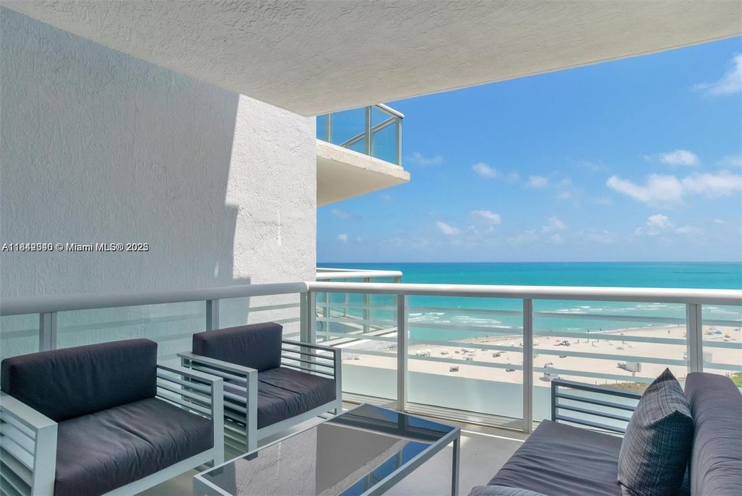 Recently Sold: $1,950,000 (2 beds, 2 baths, 1354 Square Feet)