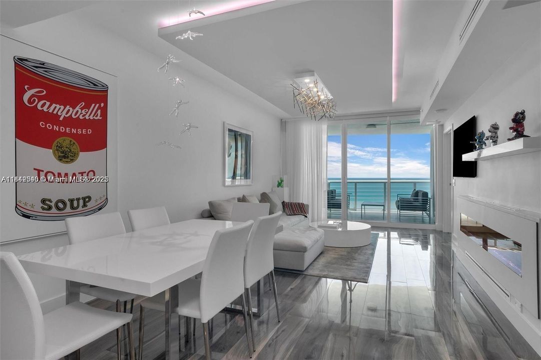 Recently Sold: $1,950,000 (2 beds, 2 baths, 1354 Square Feet)