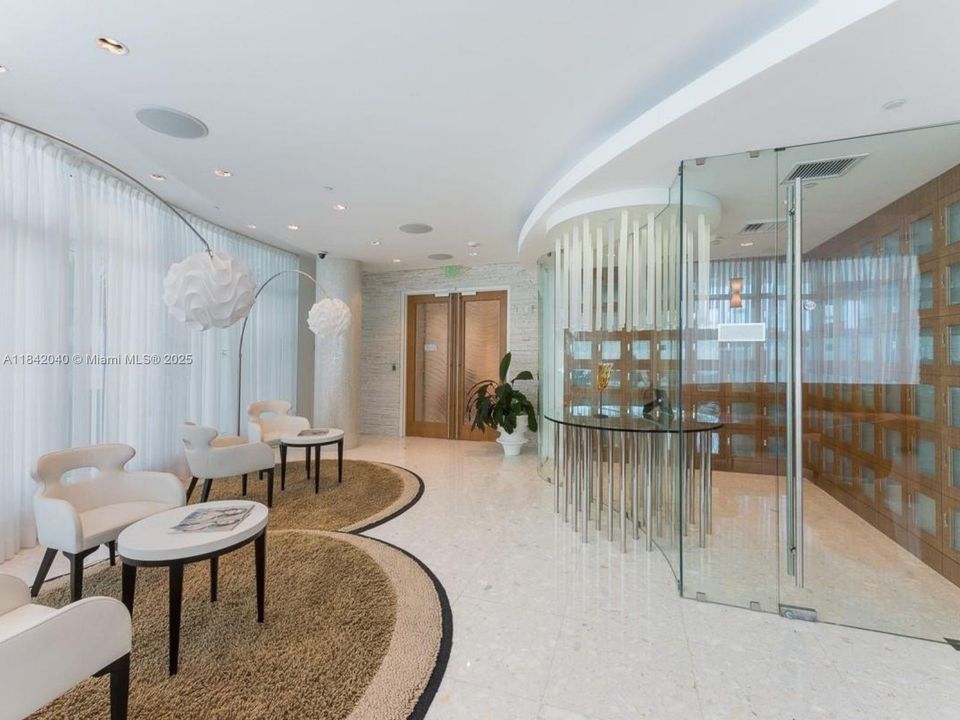 Recently Sold: $1,950,000 (2 beds, 2 baths, 1354 Square Feet)