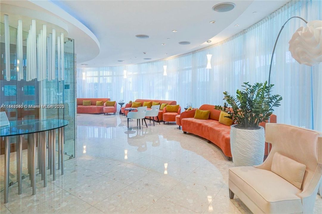 Recently Sold: $1,950,000 (2 beds, 2 baths, 1354 Square Feet)