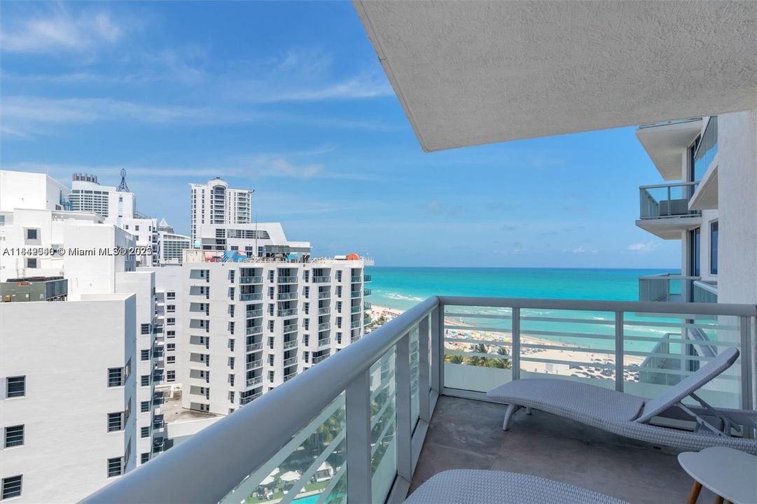 Recently Sold: $1,950,000 (2 beds, 2 baths, 1354 Square Feet)