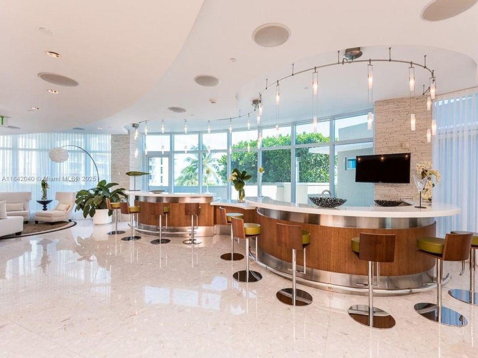 Recently Sold: $1,950,000 (2 beds, 2 baths, 1354 Square Feet)