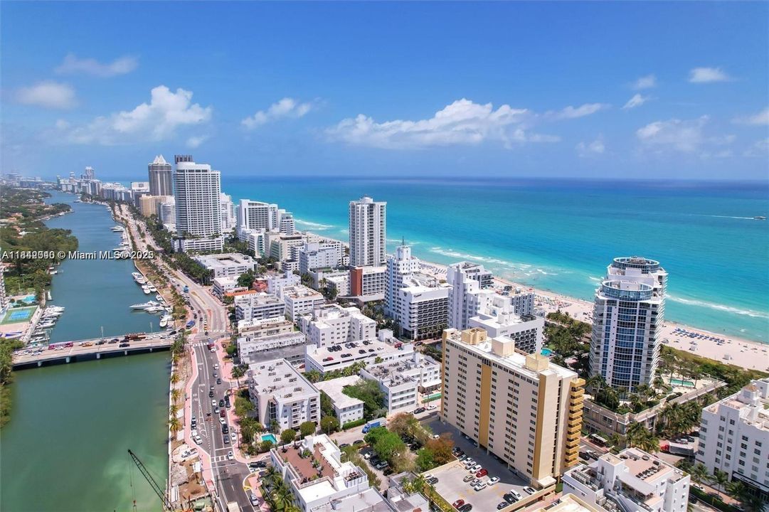 Recently Sold: $1,950,000 (2 beds, 2 baths, 1354 Square Feet)