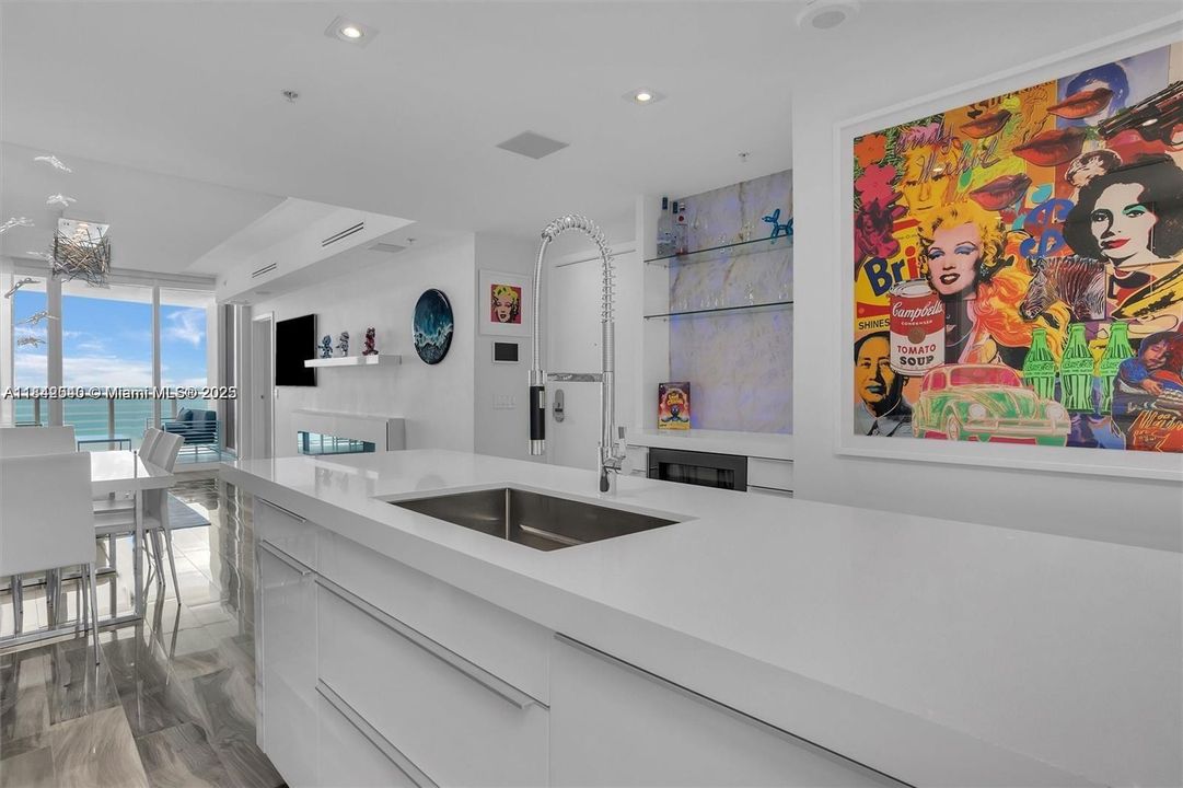 Recently Sold: $1,950,000 (2 beds, 2 baths, 1354 Square Feet)