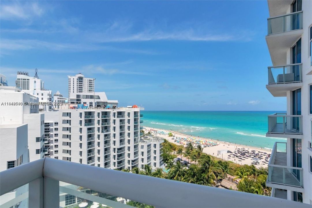 Recently Sold: $1,950,000 (2 beds, 2 baths, 1354 Square Feet)