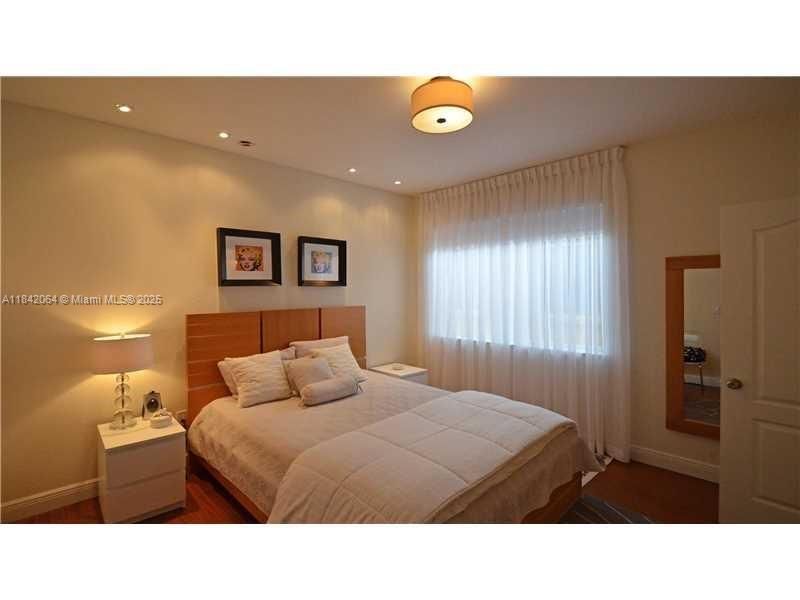 Recently Rented: $5,500 (4 beds, 3 baths, 2830 Square Feet)