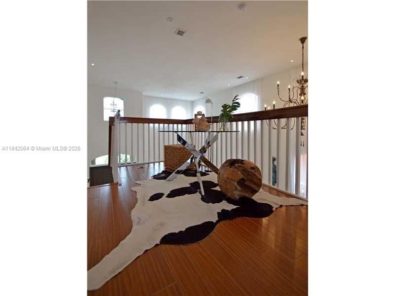 Recently Rented: $5,500 (4 beds, 3 baths, 2830 Square Feet)