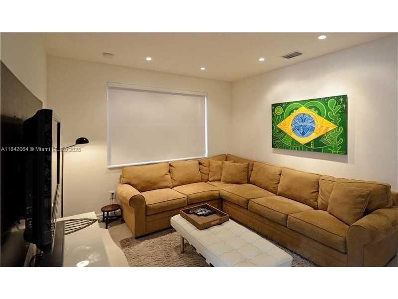 Recently Rented: $5,500 (4 beds, 3 baths, 2830 Square Feet)