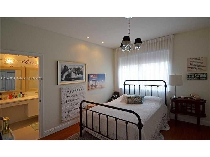 Recently Rented: $5,500 (4 beds, 3 baths, 2830 Square Feet)