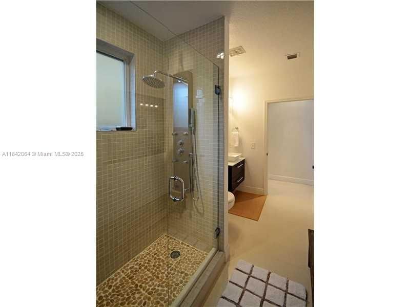 Recently Rented: $5,500 (4 beds, 3 baths, 2830 Square Feet)