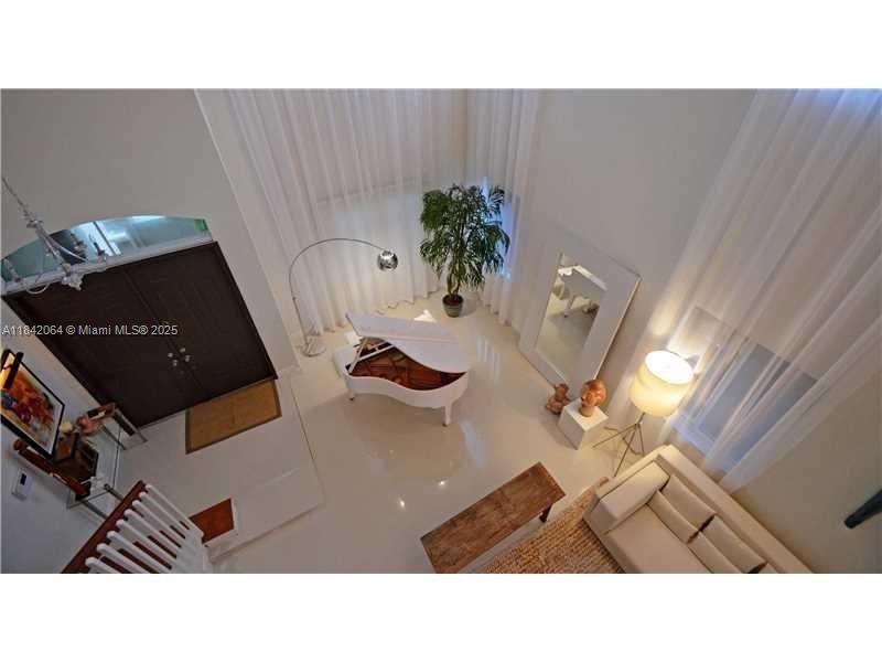 Recently Rented: $5,500 (4 beds, 3 baths, 2830 Square Feet)