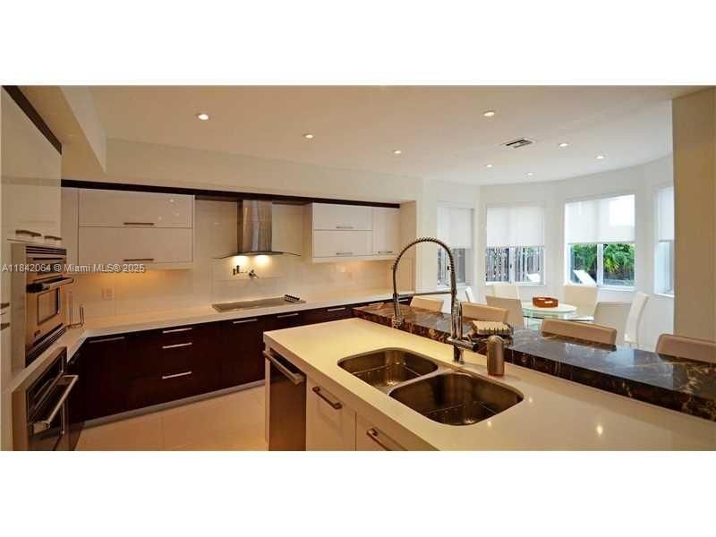 Recently Rented: $5,500 (4 beds, 3 baths, 2830 Square Feet)