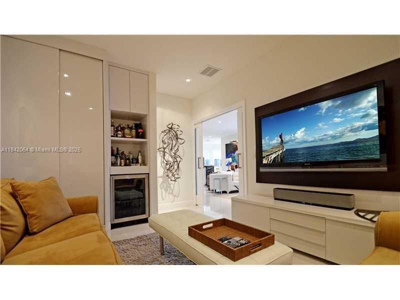 Recently Rented: $5,500 (4 beds, 3 baths, 2830 Square Feet)