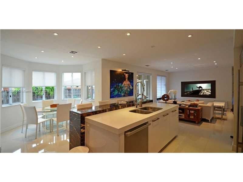 Recently Rented: $5,500 (4 beds, 3 baths, 2830 Square Feet)