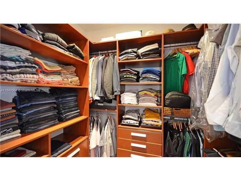 Recently Rented: $5,500 (4 beds, 3 baths, 2830 Square Feet)