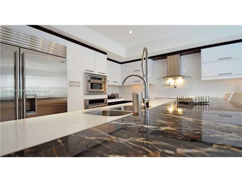 Recently Rented: $5,500 (4 beds, 3 baths, 2830 Square Feet)