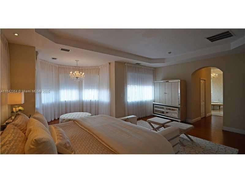 Recently Rented: $5,500 (4 beds, 3 baths, 2830 Square Feet)