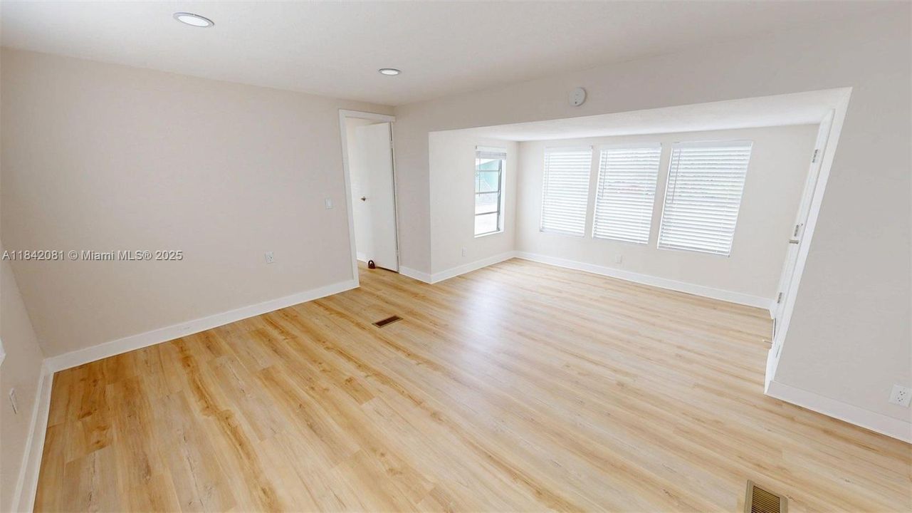 最近租的: $3,000 (2 贝兹, 2 浴室, 0 平方英尺)