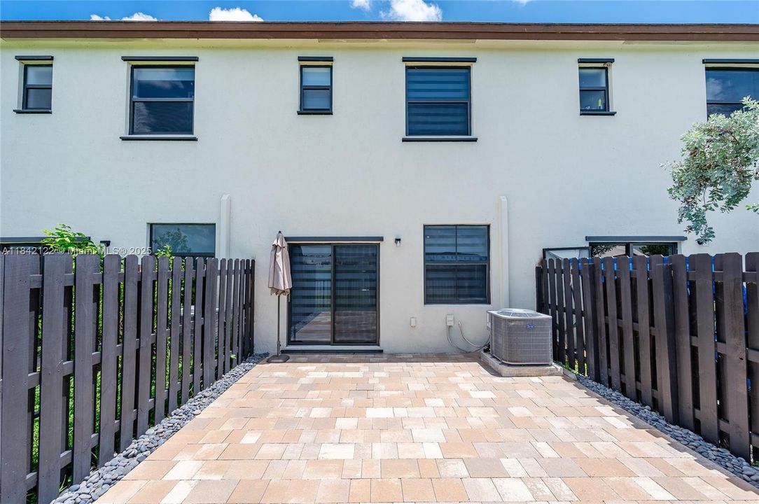 На продажу: $429,999 (3 спален, 2 ванн, 1362 Квадратных фут)