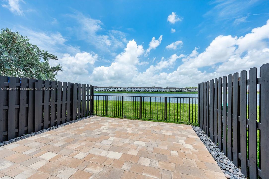 На продажу: $429,999 (3 спален, 2 ванн, 1362 Квадратных фут)