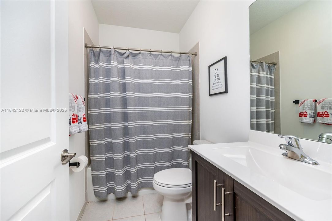 На продажу: $429,999 (3 спален, 2 ванн, 1362 Квадратных фут)