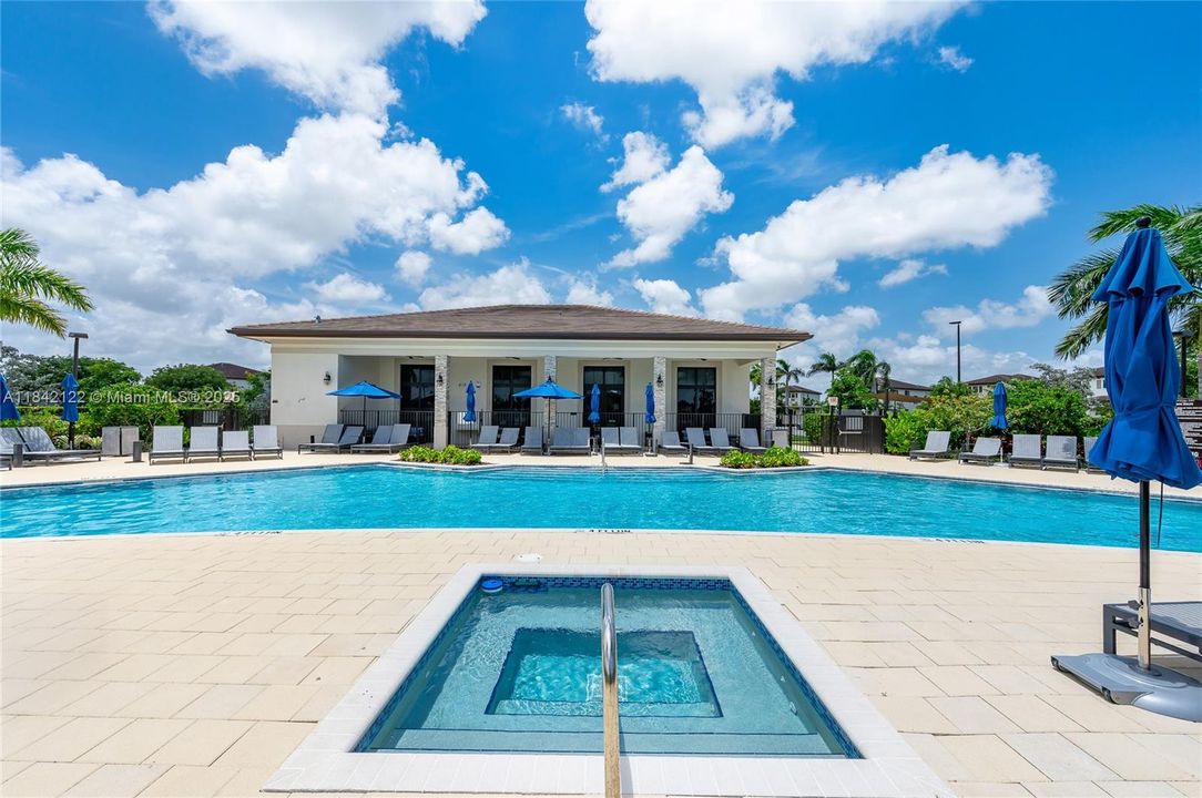 На продажу: $429,999 (3 спален, 2 ванн, 1362 Квадратных фут)