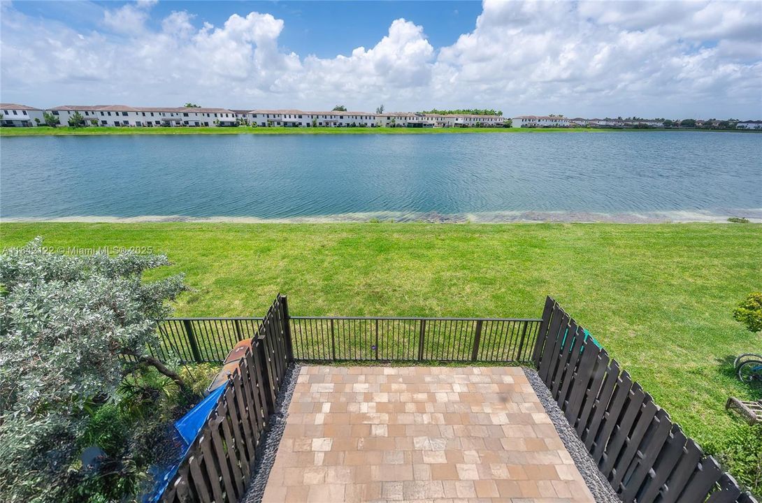 На продажу: $429,999 (3 спален, 2 ванн, 1362 Квадратных фут)