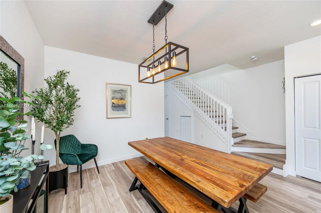 На продажу: $429,999 (3 спален, 2 ванн, 1362 Квадратных фут)