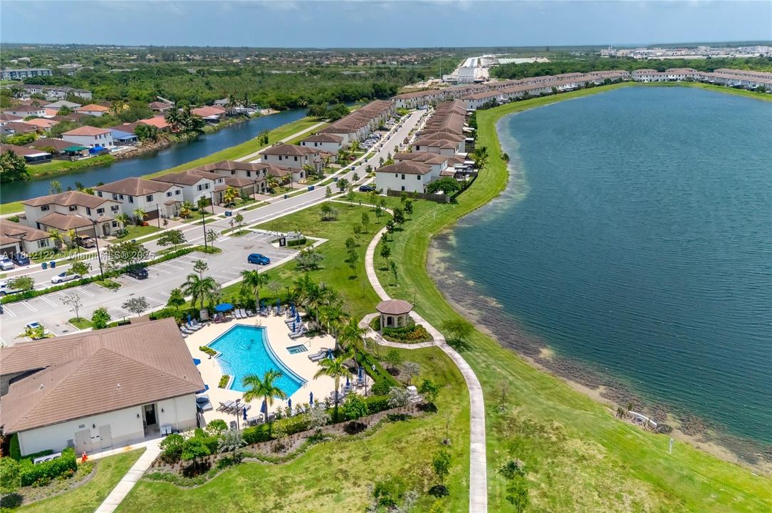 На продажу: $429,999 (3 спален, 2 ванн, 1362 Квадратных фут)