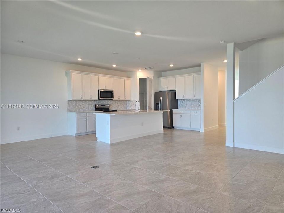 3700 Passion Vine Dr, Alva, FL 33920