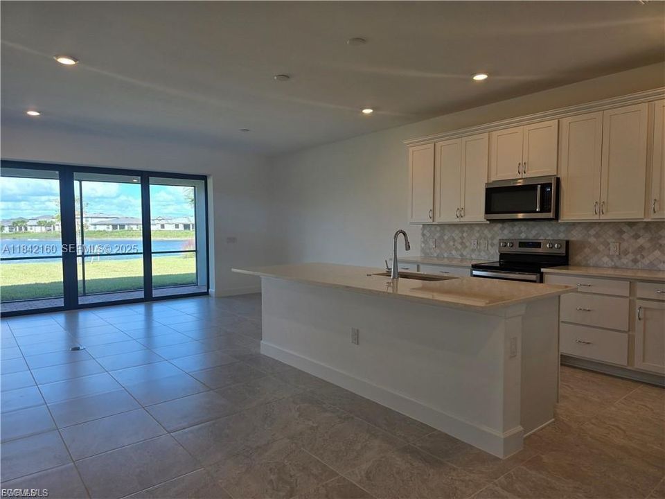 3700 Passion Vine Dr, Alva, FL 33920