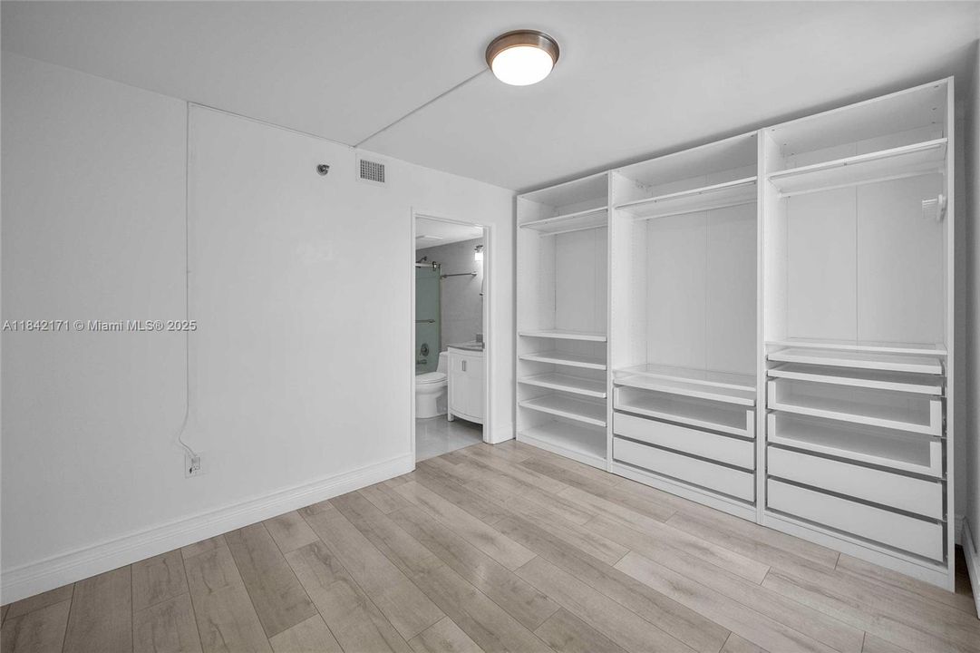 待售: $334,900 (2 贝兹, 2 浴室, 914 平方英尺)