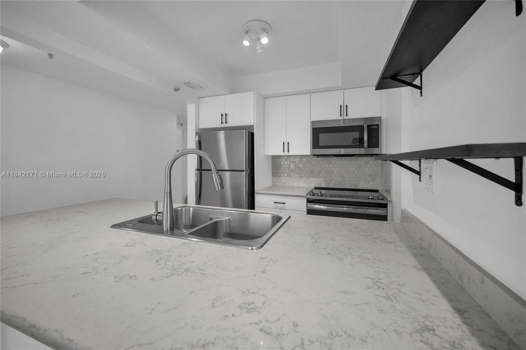 待售: $334,900 (2 贝兹, 2 浴室, 914 平方英尺)