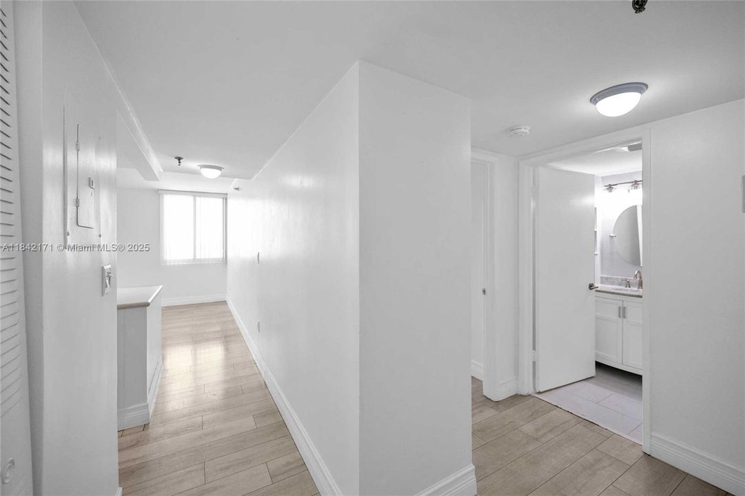 待售: $334,900 (2 贝兹, 2 浴室, 914 平方英尺)