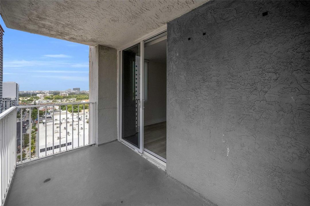 待售: $334,900 (2 贝兹, 2 浴室, 914 平方英尺)