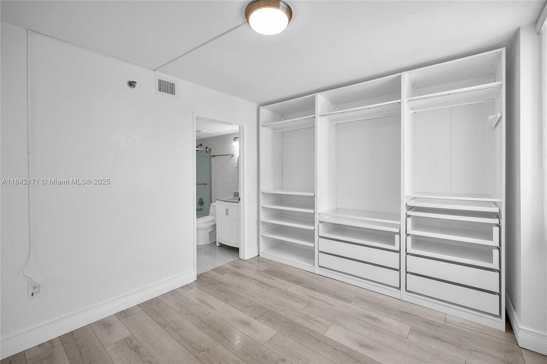 待售: $334,900 (2 贝兹, 2 浴室, 914 平方英尺)