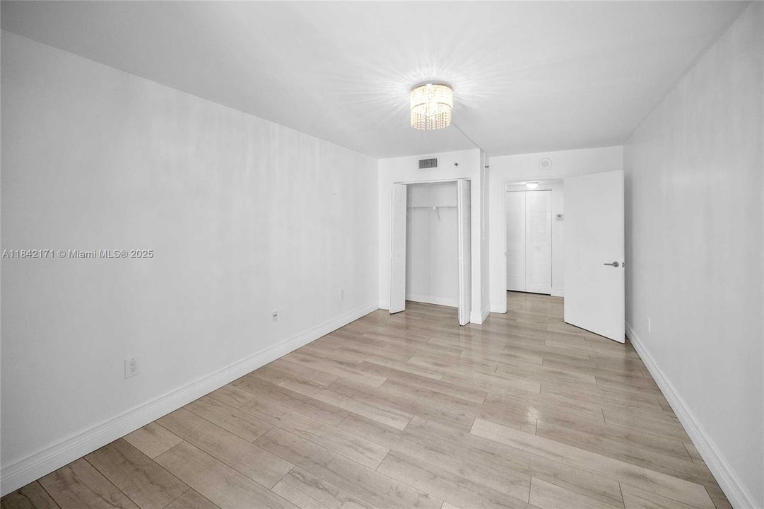 待售: $334,900 (2 贝兹, 2 浴室, 914 平方英尺)