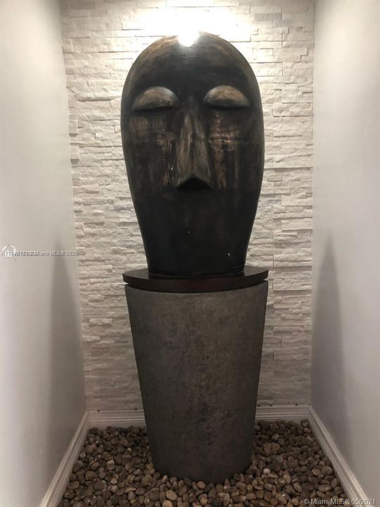 待售: $334,900 (2 贝兹, 2 浴室, 914 平方英尺)