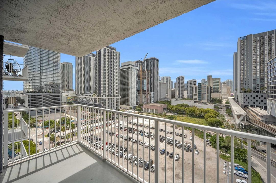 待售: $334,900 (2 贝兹, 2 浴室, 914 平方英尺)