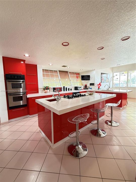 En Venta: $949,999 (4 camas, 3 baños, 3190 Pies cuadrados)