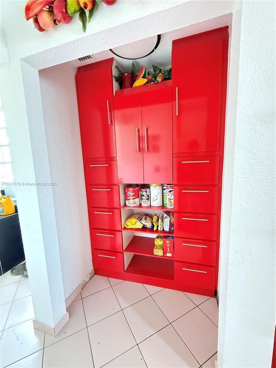 En Venta: $949,999 (4 camas, 3 baños, 3190 Pies cuadrados)