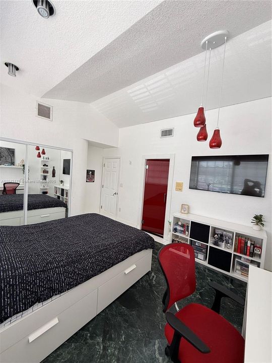 En Venta: $949,999 (4 camas, 3 baños, 3190 Pies cuadrados)