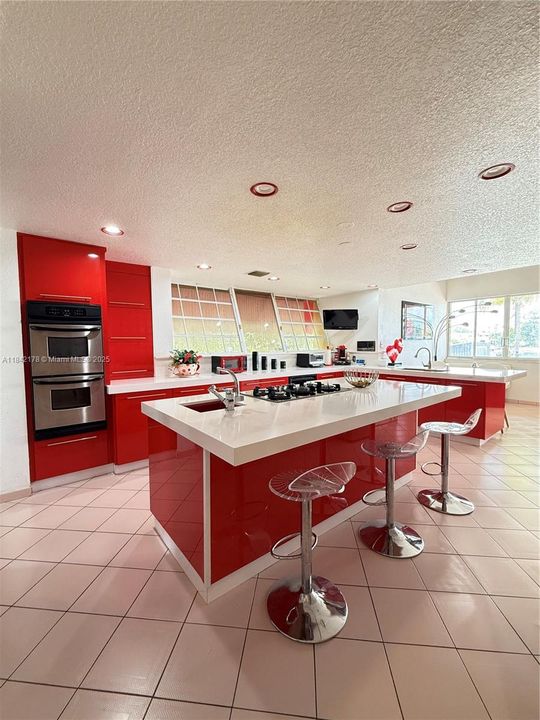 En Venta: $949,999 (4 camas, 3 baños, 3190 Pies cuadrados)