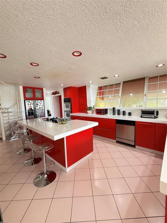 En Venta: $949,999 (4 camas, 3 baños, 3190 Pies cuadrados)